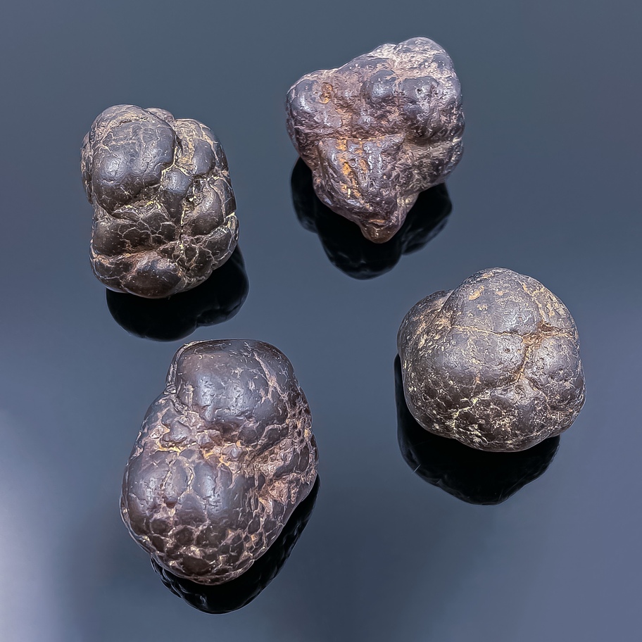 Гематит "Аляскинский диамант", самородки. Размер 4-5 см