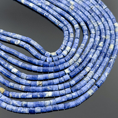 Содалит Столбик. Бусины 4.3/4,5 мм. Нить 38 см