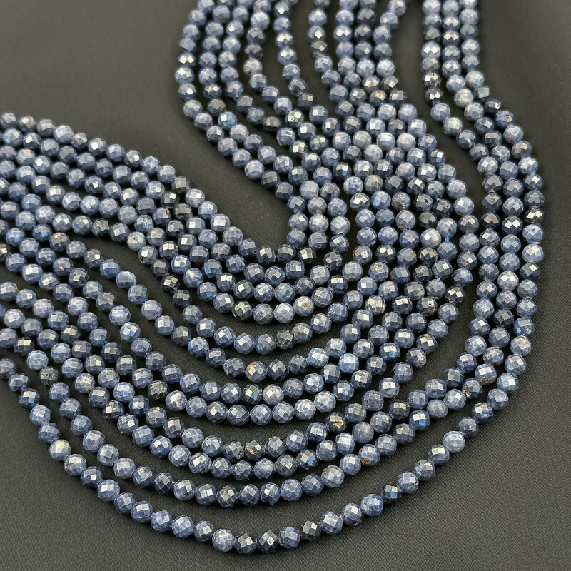 Сапфир (Корунд) в Микроогранке. Шар 4,7 мм. Нить 38 см